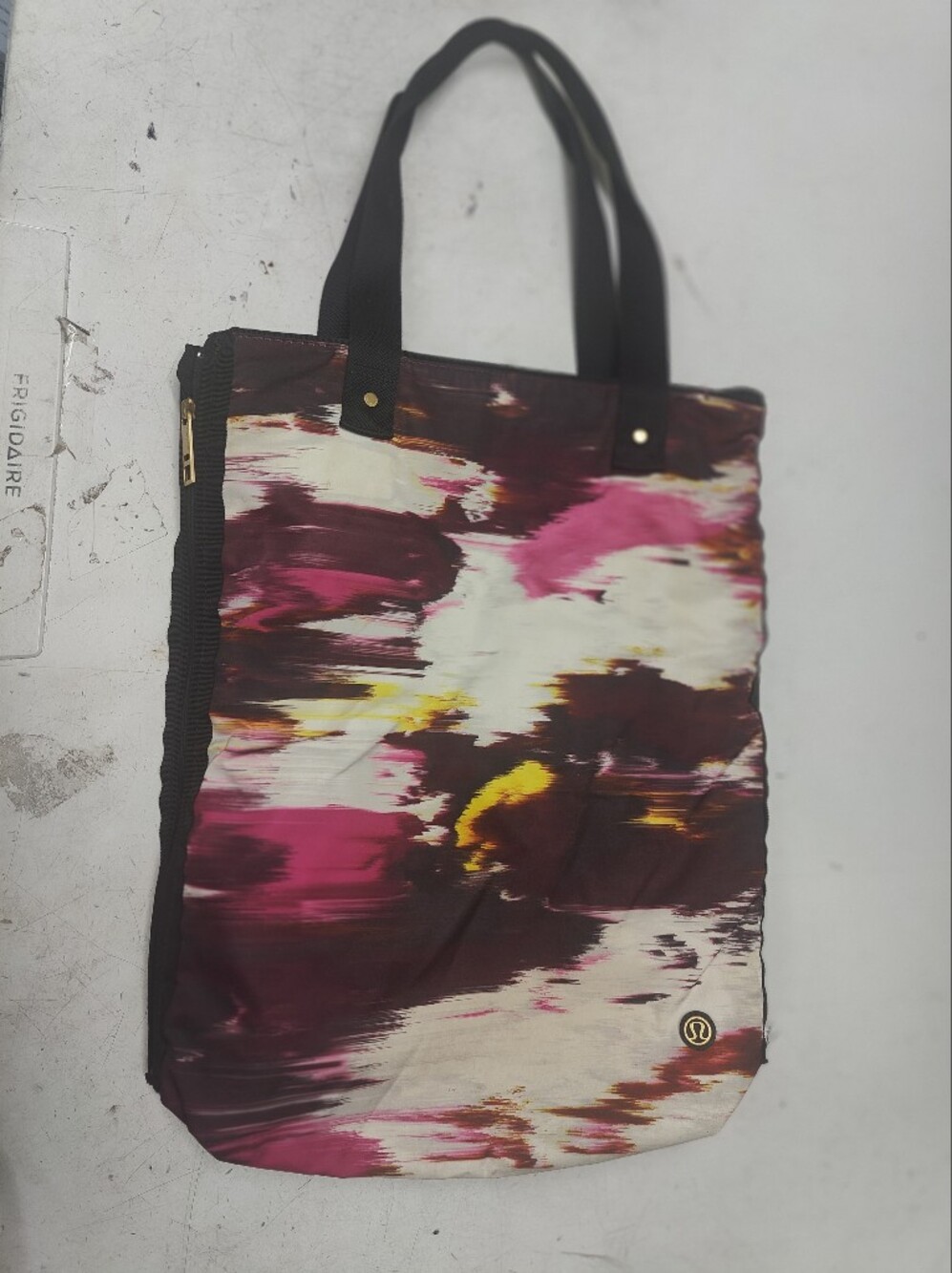 Lululemon Think Happy Nylon Gym Tote Bag Abstract Print Pre-owned w/ Shoe Pouch